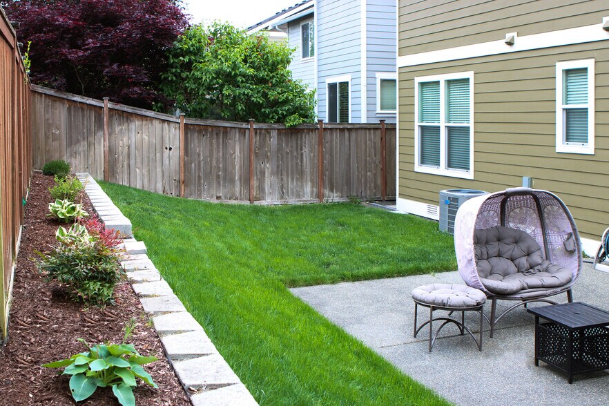 Building Photo - 7801 Rushmore Ave NE