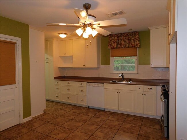 Building Photo - 127 N Wildwood Dr
