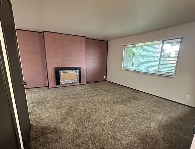 Building Photo - Great 2 Bd 1.5 Ba Duplex in Cottonwood Hei...