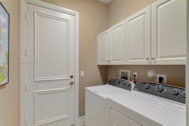 Building Photo - 345 Chambord Terrace