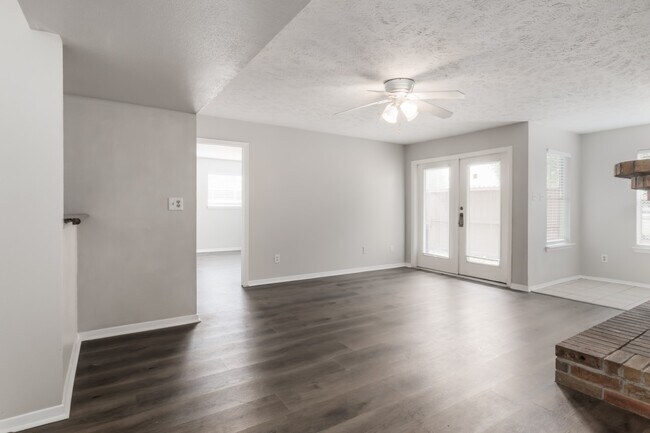Building Photo - 10555 Turtlewood Ct
