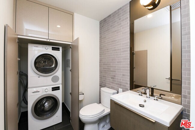 Building Photo - 889 Francisco St