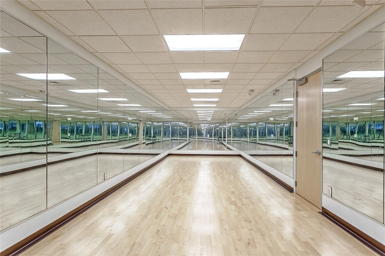 Building Photo - 150 E Robinson St