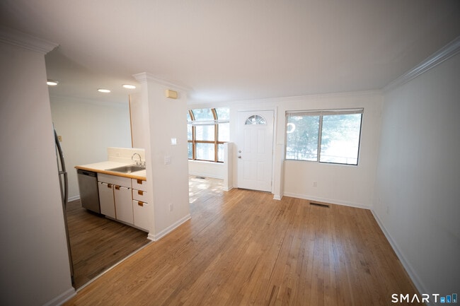 Building Photo - 3236 Madison Ave