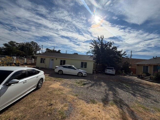 Building Photo - 1528 Los Robles Blvd