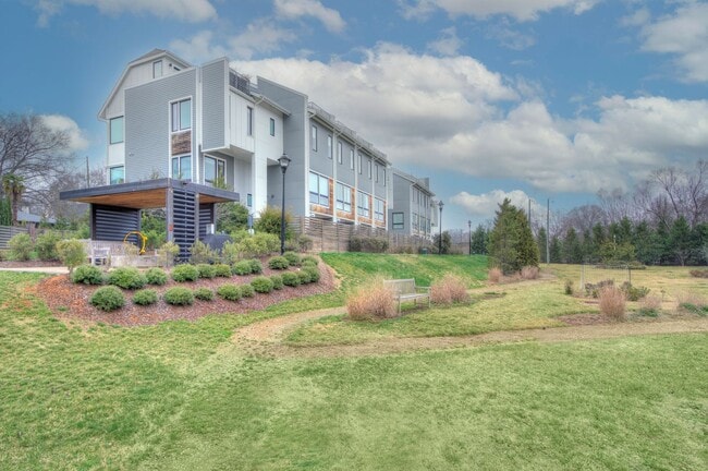 Building Photo - 2737 Shenandoah Ave