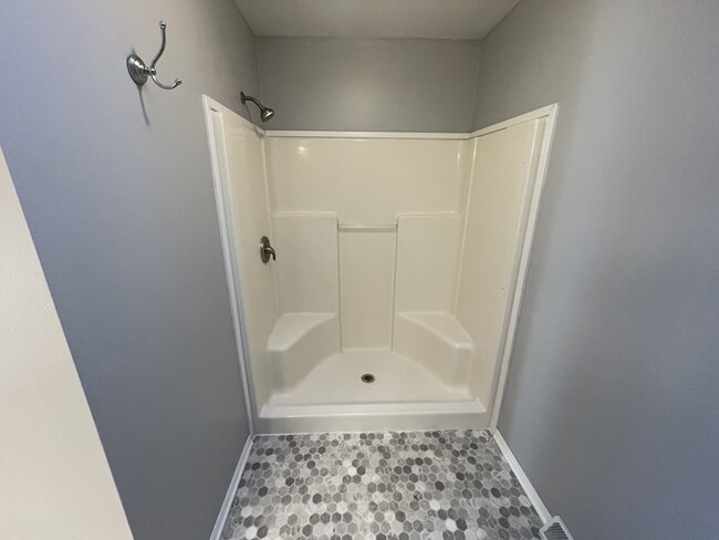 Master Bath walk in shower - 502 SE Aster Ct