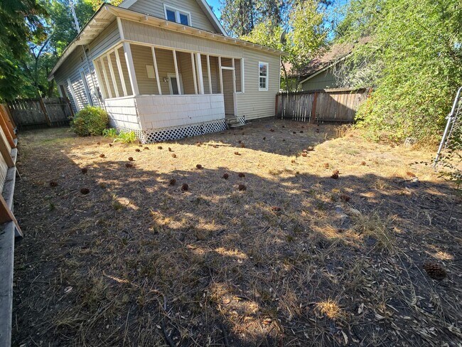 Building Photo - South Hill Home!! Available Now!
