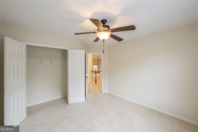 Building Photo - 2404 Gablewood Dr NE
