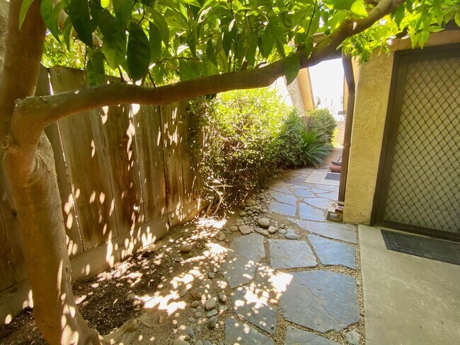 Building Photo - $1,995 Blackstone & Sierra 2 Bedroom Condo...
