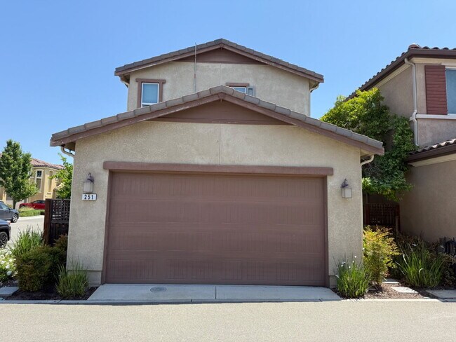 Building Photo - Beautiful Newer Built 3 Bed/2.5 Bath Detached Home in Great Livermore Location