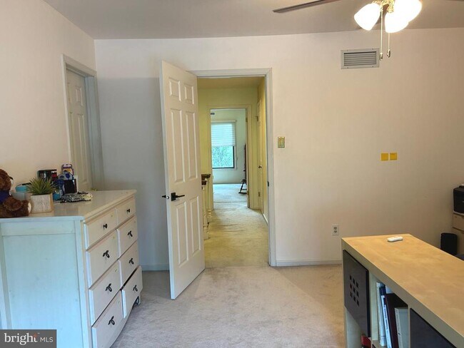 Building Photo - 206 Springhouse Pond