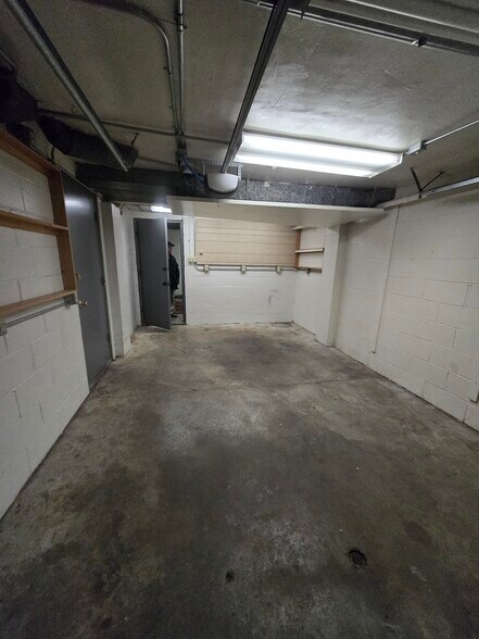 Building Photo - 1043 Broadview Blvd S