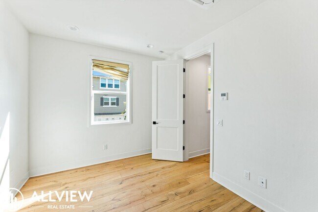 Building Photo - *Limited Move In Special! $1,000 Off First...