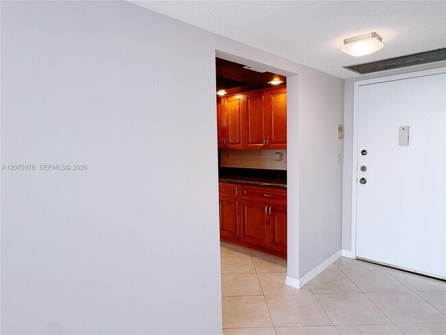 Building Photo - 800 Parkview Dr