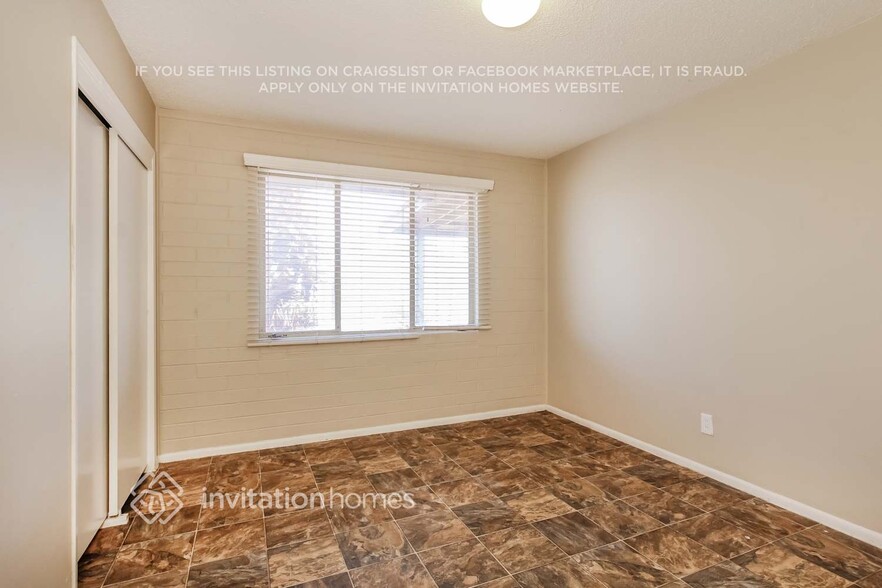 Building Photo - 5023 N 39th Dr