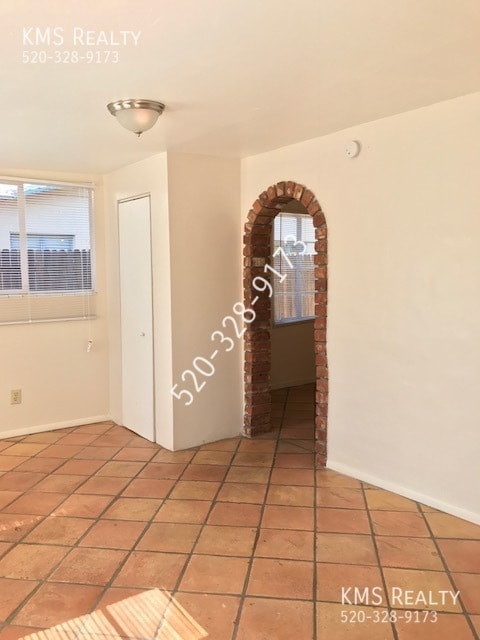 Building Photo - 625 N Desert Ave