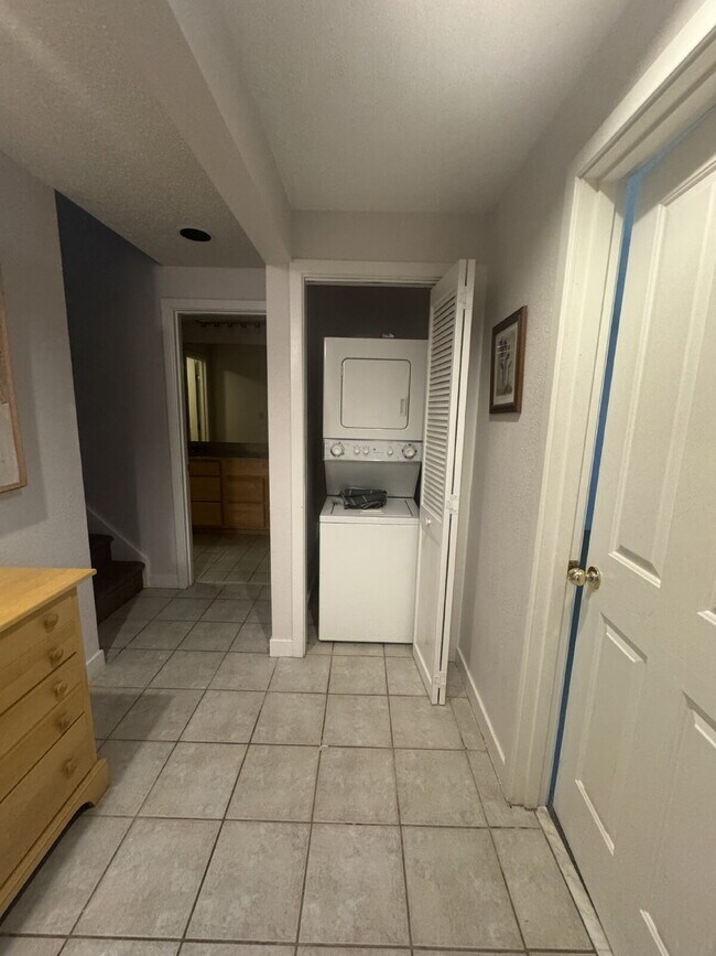 Building Photo - Spacious Mountain Condo 3 bedroom 2 bathroom.