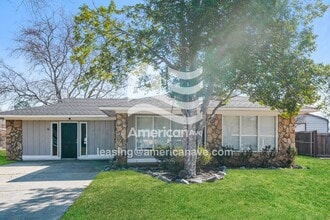 Building Photo - 210 Scarborough Rd