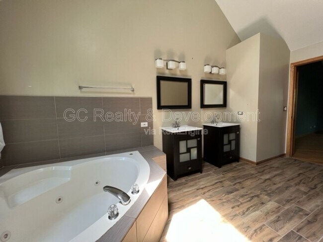 Building Photo - 2805 Breckenridge Cir