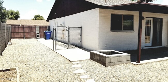 Building Photo - 3825 W Libby St