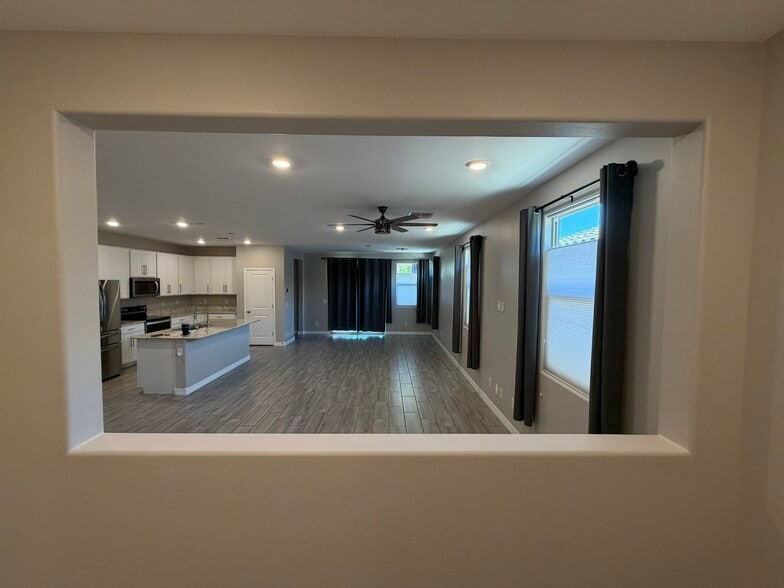 Building Photo - 5726 S 30th Gln