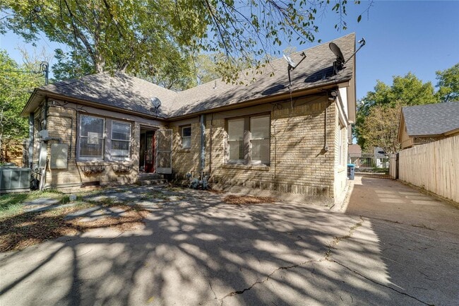 Building Photo - One side of Duplex Available- 2 Bedroom- 1...