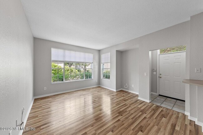 Building Photo - 13703 Richmond Park Dr N