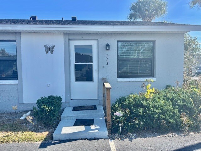 Building Photo - 113 Lake Villa Way