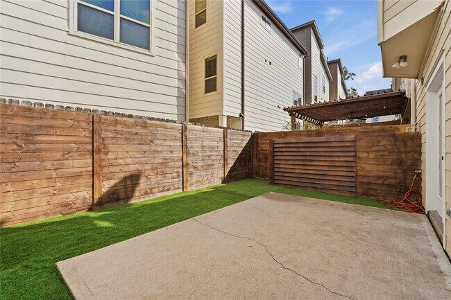 Building Photo - 1528 Birdsall St