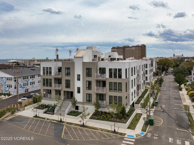 Building Photo - 218 3rd Ave