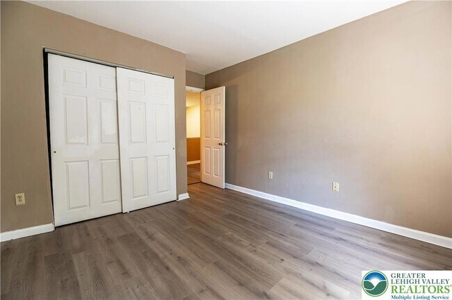 Building Photo - 109 Freedom Ct