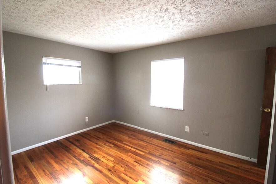 Building Photo - 2928 Landon Dr