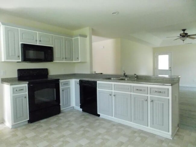 Building Photo - 305 Sterling Ct