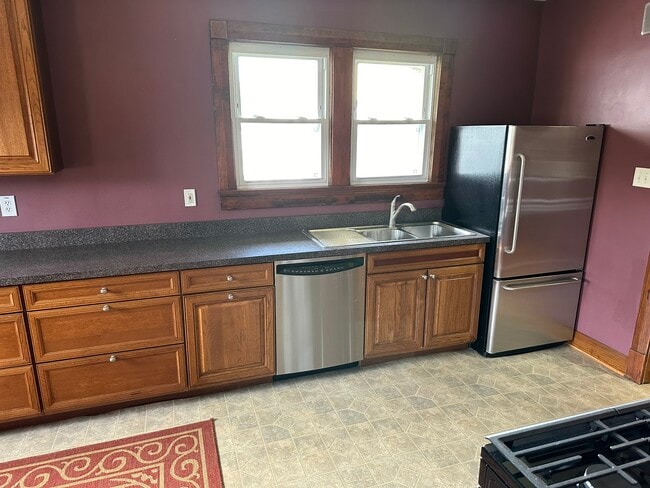 Building Photo - 331 Pearl St