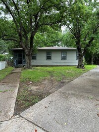 Building Photo - 700 11th St N