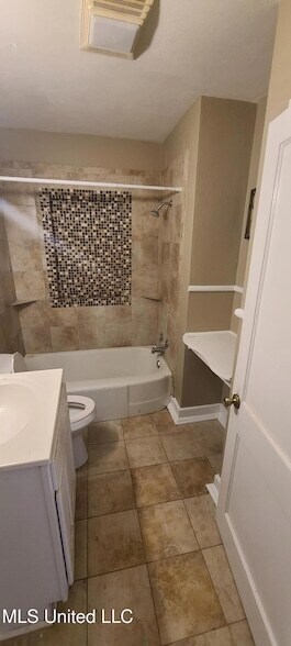 Building Photo - 327 Decelle St