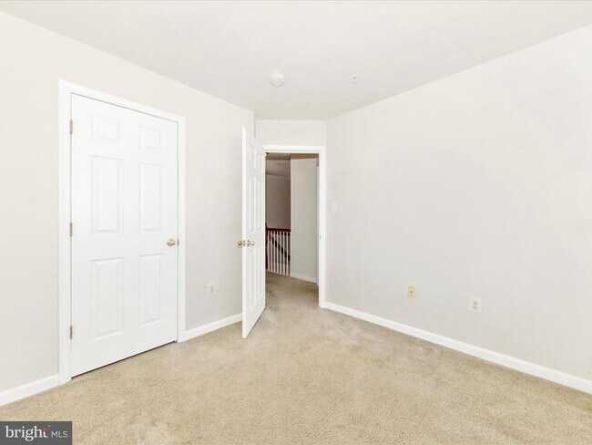 Building Photo - 2103 Paxton Terrace