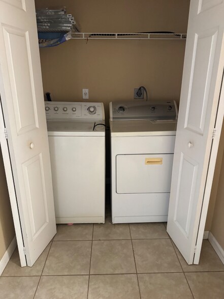 Building Photo - 812 SE 11th St