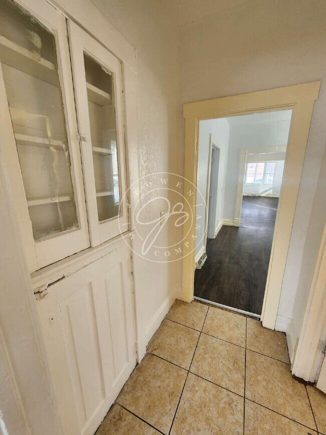 Building Photo - 4 bed 2 bath home with over 1600 Sq Feet!