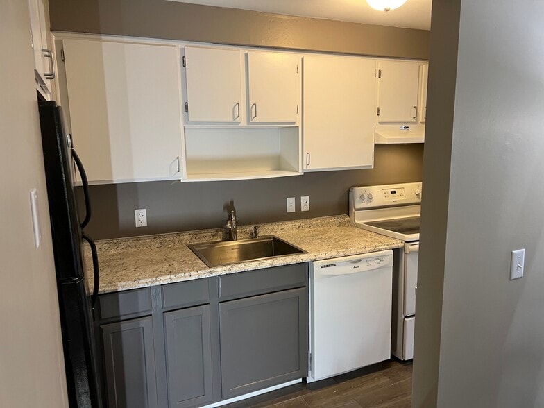 Kitchen - 339 Willowbrooke Dr