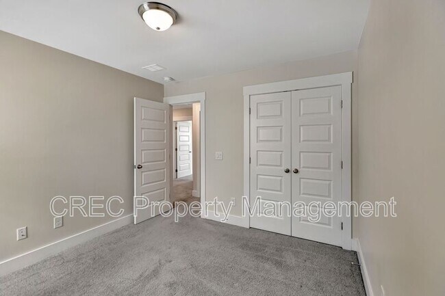 Building Photo - 7811 Park Gate Dr