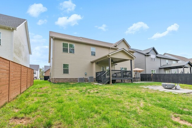 Building Photo - Modern 6-Bedroom Home with Open Layout & S...