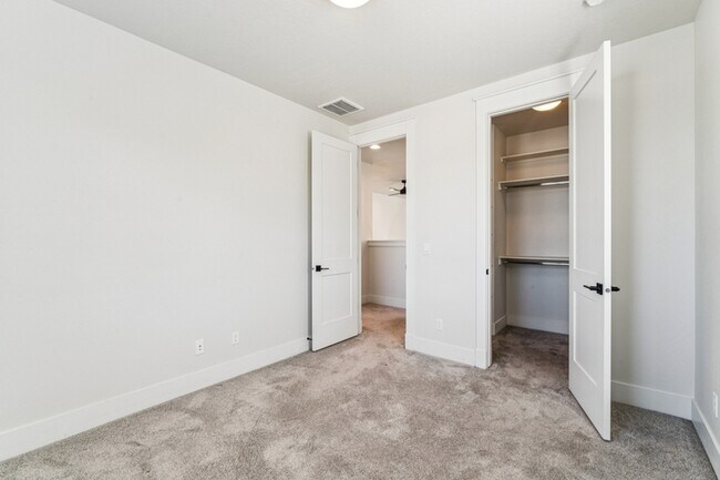 Building Photo - 3243 S Sedgebrook Ln