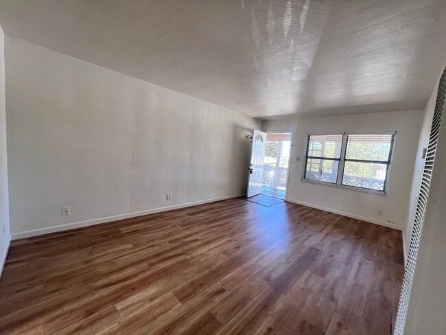 Building Photo - SPACIOUS 2 BEDROOM/1 BATH AVAILABLE IN HAYWARD CA !!!!