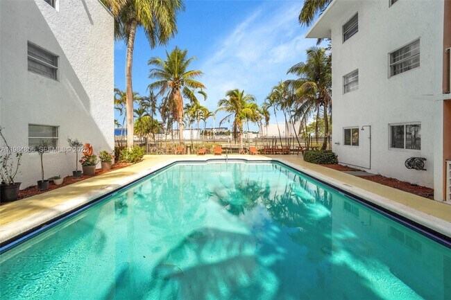 Building Photo - 4325 NW S Tamiami Canal Dr