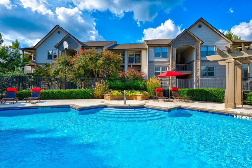 Primary Photo - 150 Summit