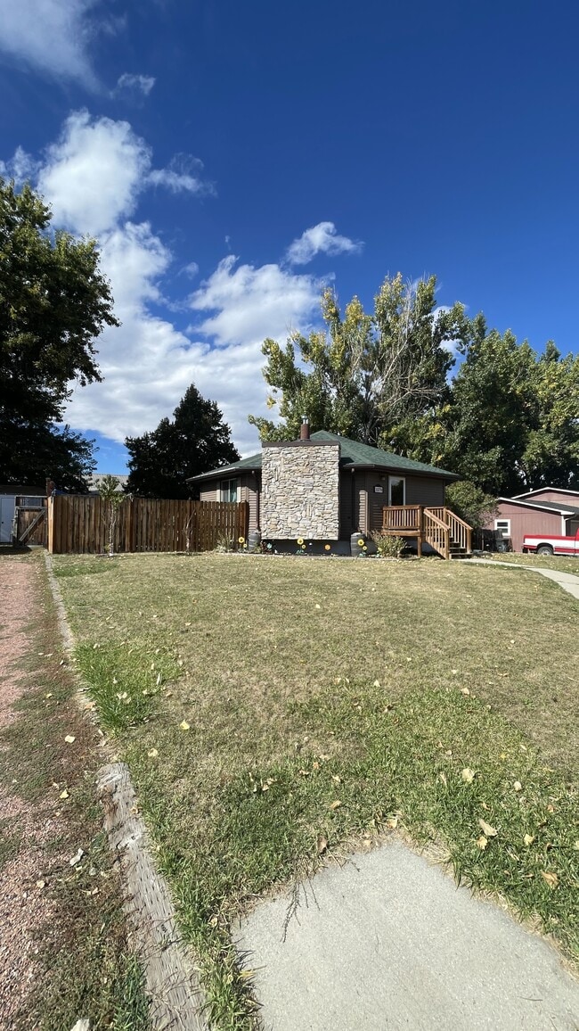Building Photo - 1570 Cedar Ave