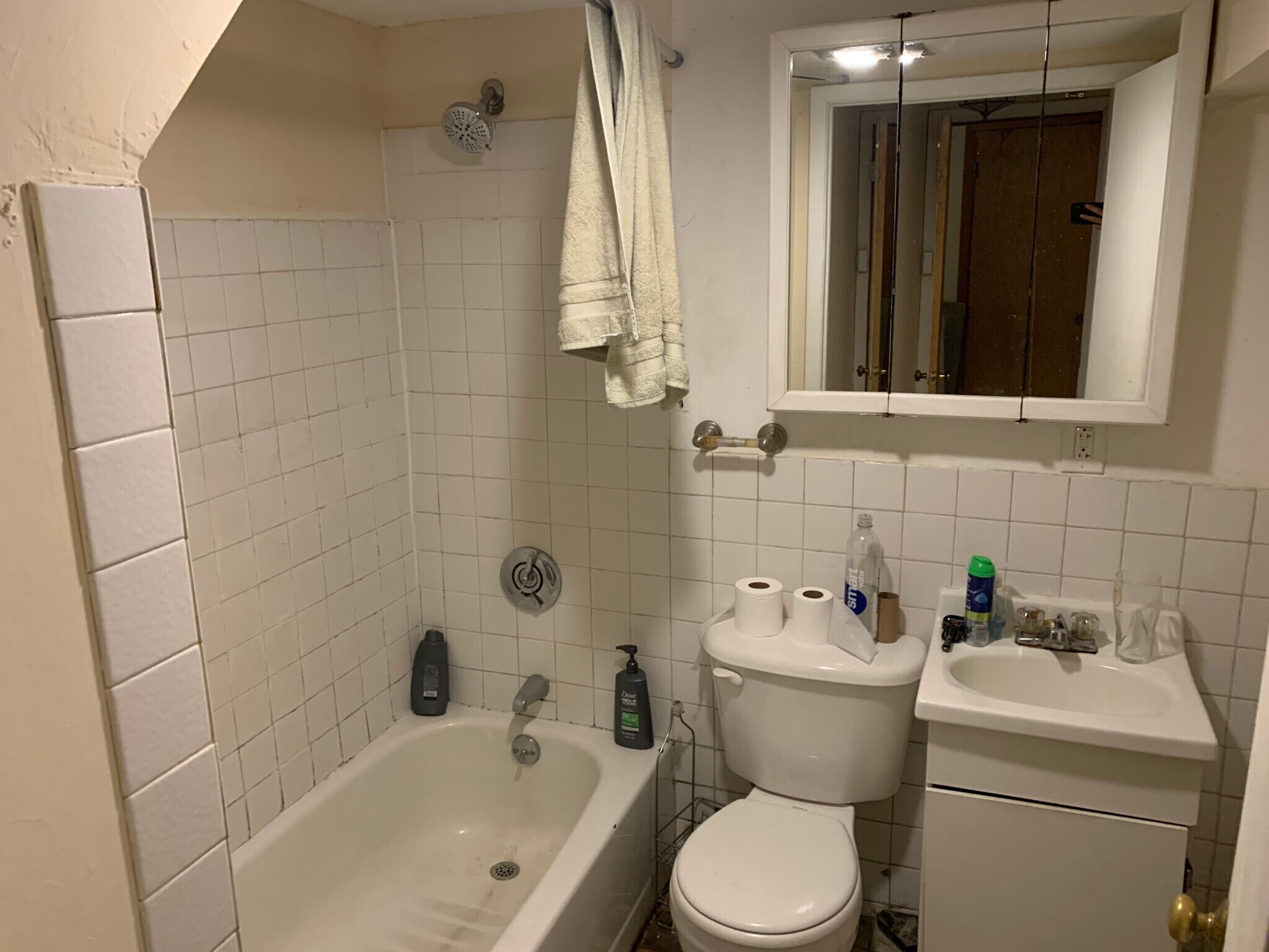 Building Photo - 684 Parker St