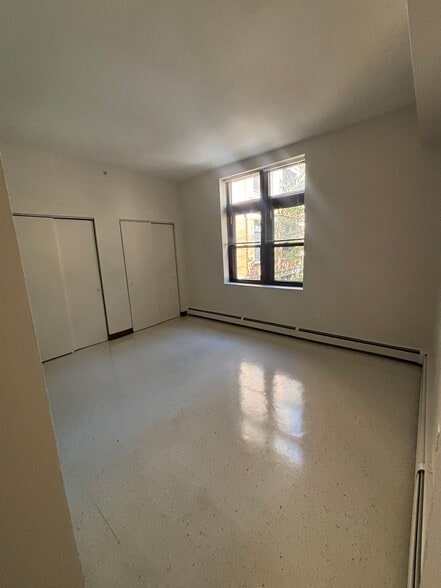 Building Photo - New Castle Court